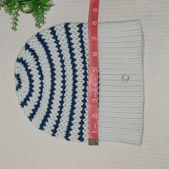 Lululemon Athletica Beanie. Light Blue with darker Blue Stripes. Womens - Picture 2 of 7